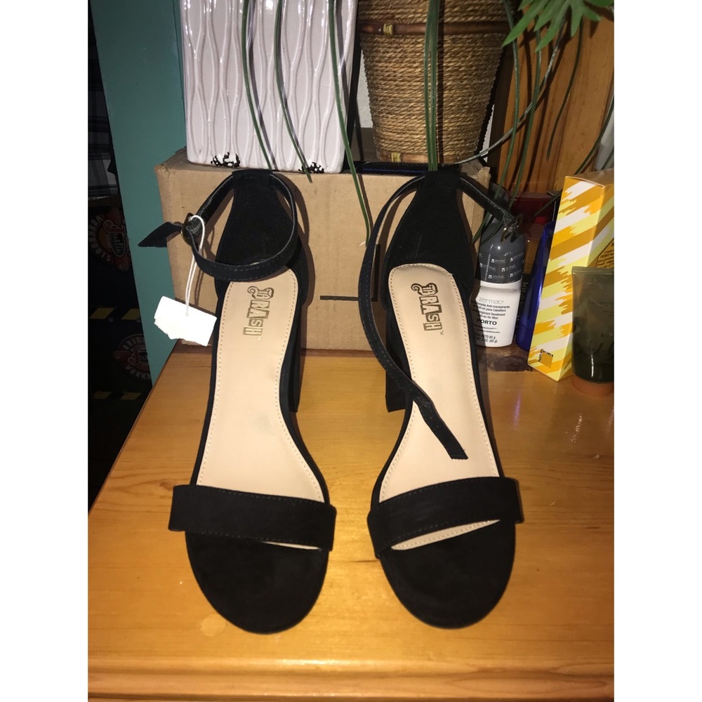 BLACK HEELS